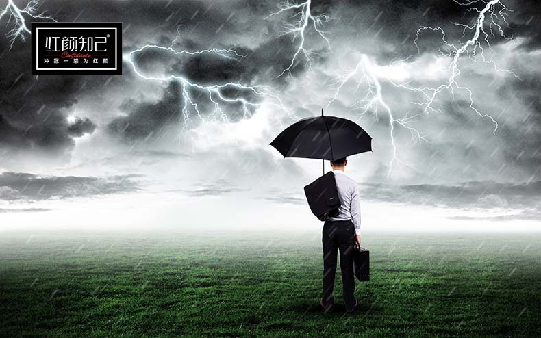 摄图网_500562133_打伞商务人站在打雷下雨的草坪上（企业商用）.jpg